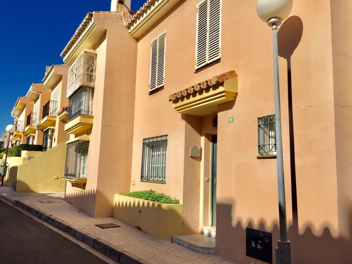 3 soveværelse Rækkehus til leje i Fuengirola med swimmingpool - € 1.600 (Ref: 4300298)