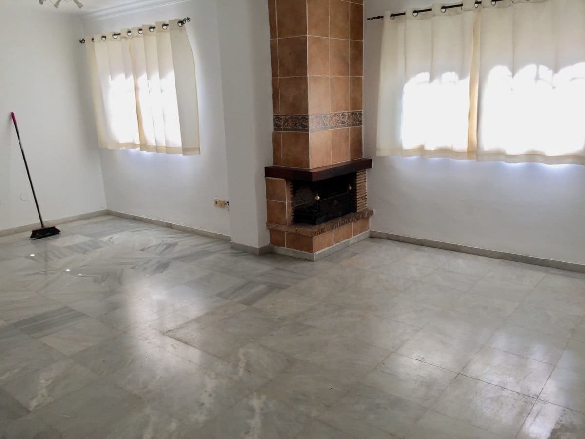 3 soveværelse Rækkehus til leje i Fuengirola med swimmingpool - € 1.600 (Ref: 4300298)