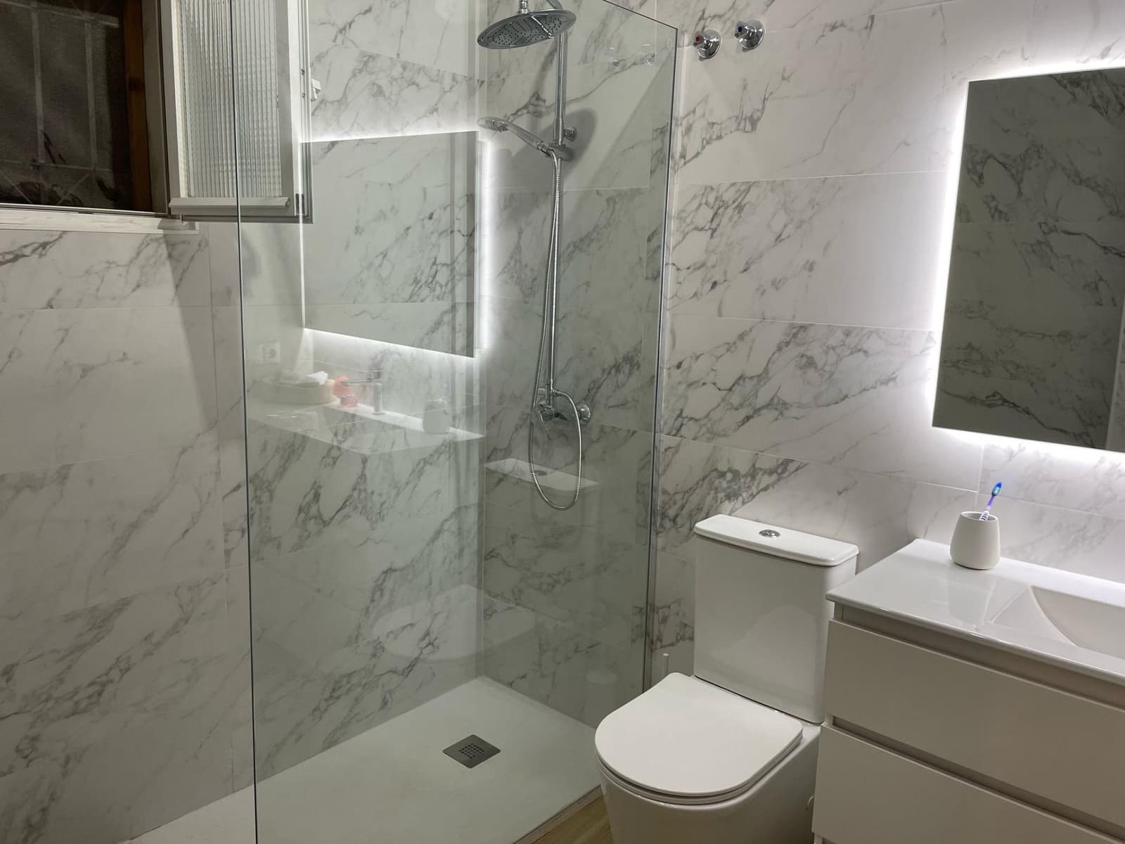 3 soveværelse Rækkehus til leje i Fuengirola med swimmingpool - € 1.600 (Ref: 4300298)