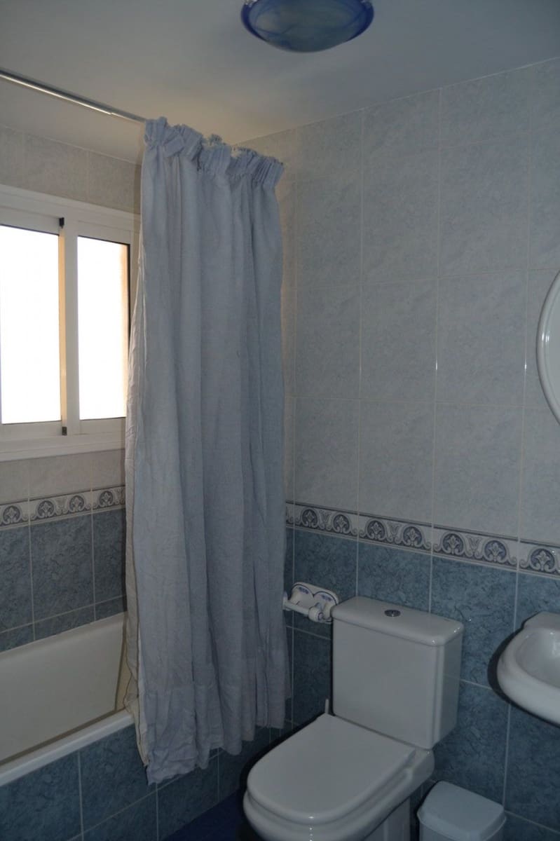 3 soveværelse Rækkehus til leje i Fuengirola med swimmingpool - € 1.850 (Ref: 6650282)