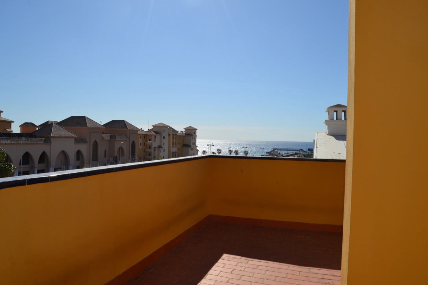 3 soveværelse Rækkehus til leje i Fuengirola med swimmingpool - € 1.850 (Ref: 6650282)