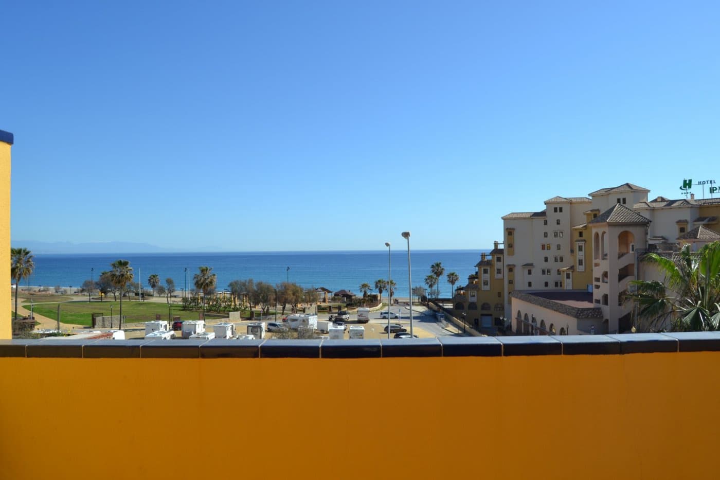 3 soveværelse Rækkehus til leje i Fuengirola med swimmingpool - € 1.850 (Ref: 6650282)