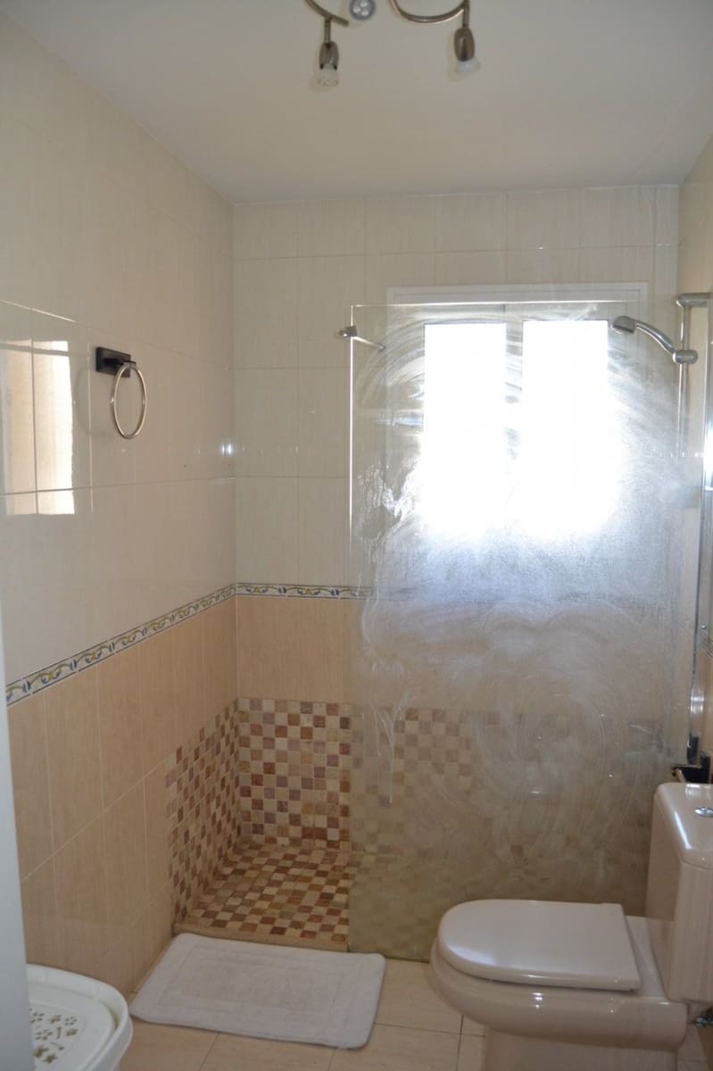 3 soveværelse Rækkehus til leje i Fuengirola med swimmingpool - € 1.850 (Ref: 6650282)