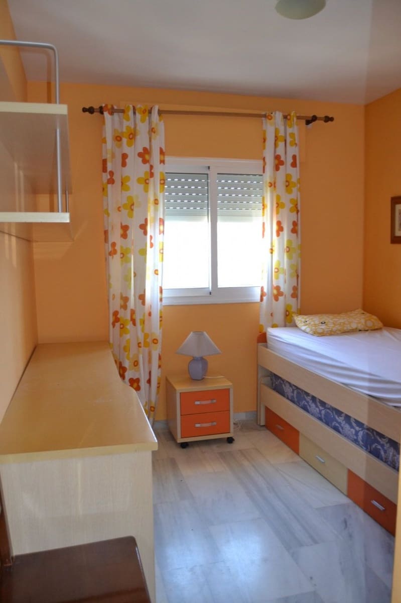 3 soveværelse Rækkehus til leje i Fuengirola med swimmingpool - € 1.850 (Ref: 6650282)