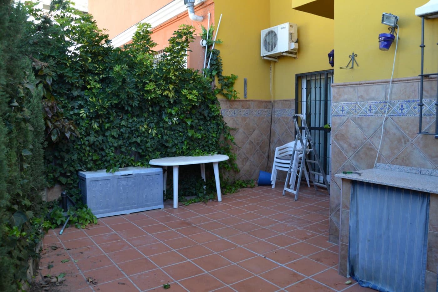 3 soveværelse Rækkehus til leje i Fuengirola med swimmingpool - € 1.850 (Ref: 6650282)