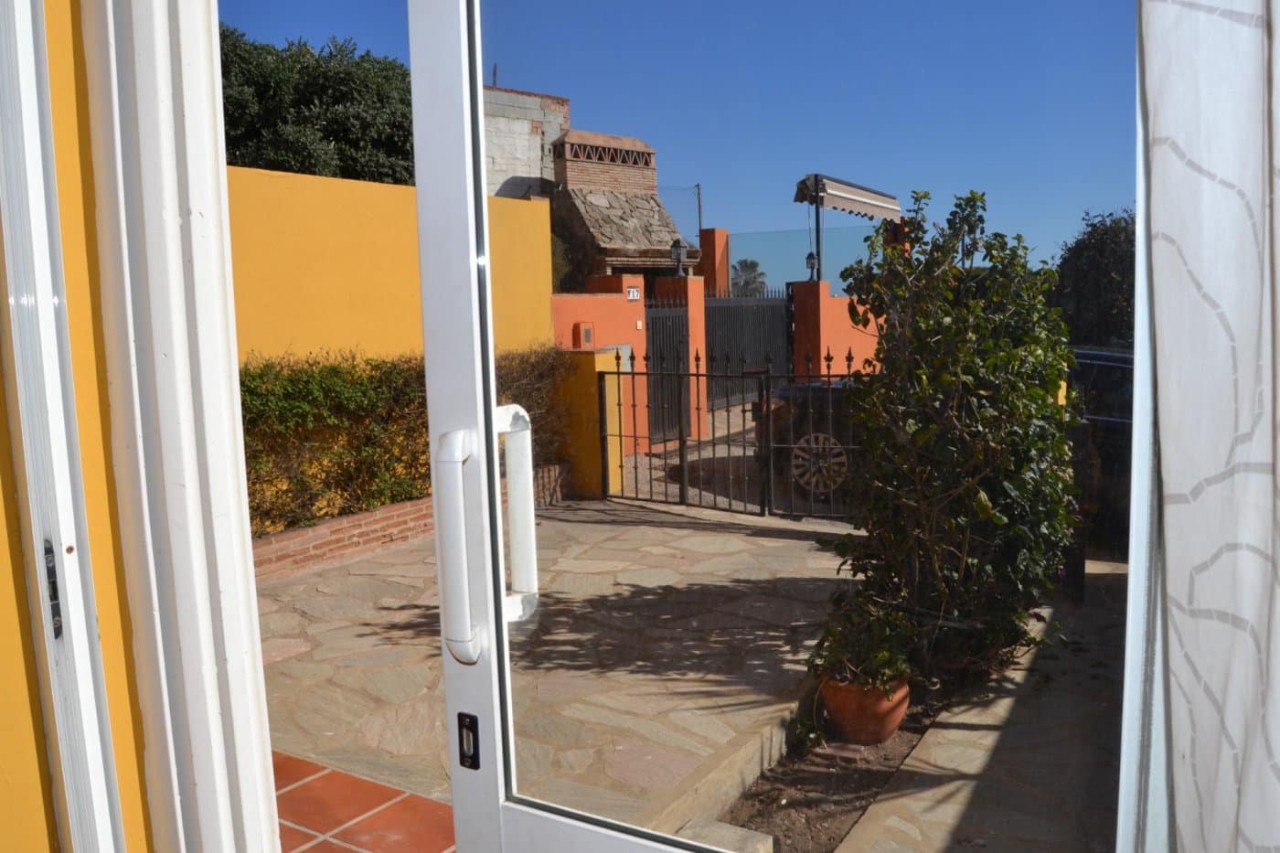 3 soveværelse Rækkehus til leje i Fuengirola med swimmingpool - € 1.850 (Ref: 6650282)