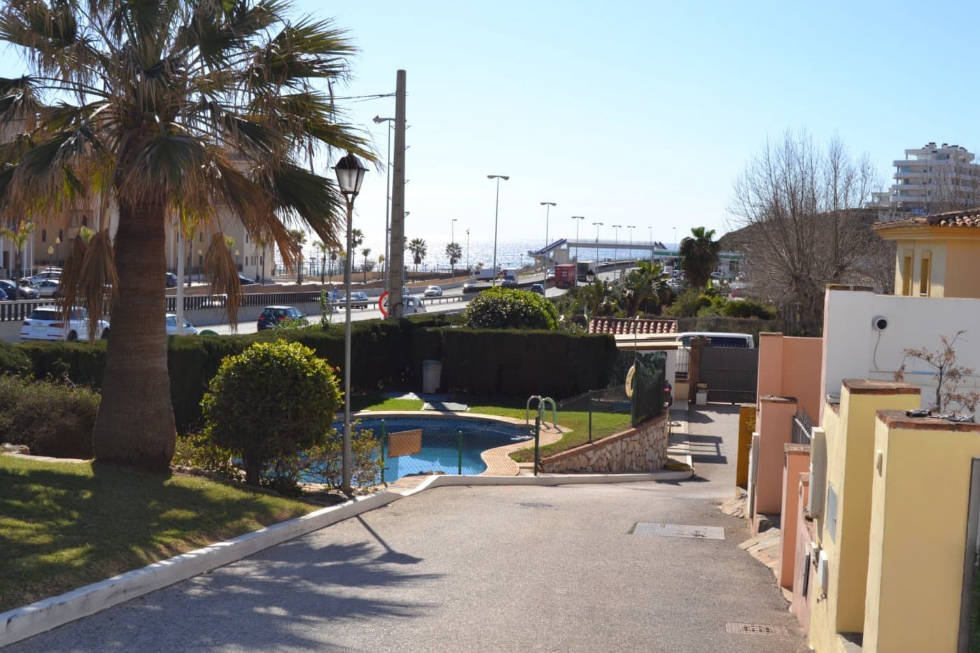 3 soveværelse Rækkehus til leje i Fuengirola med swimmingpool - € 1.850 (Ref: 6650282)