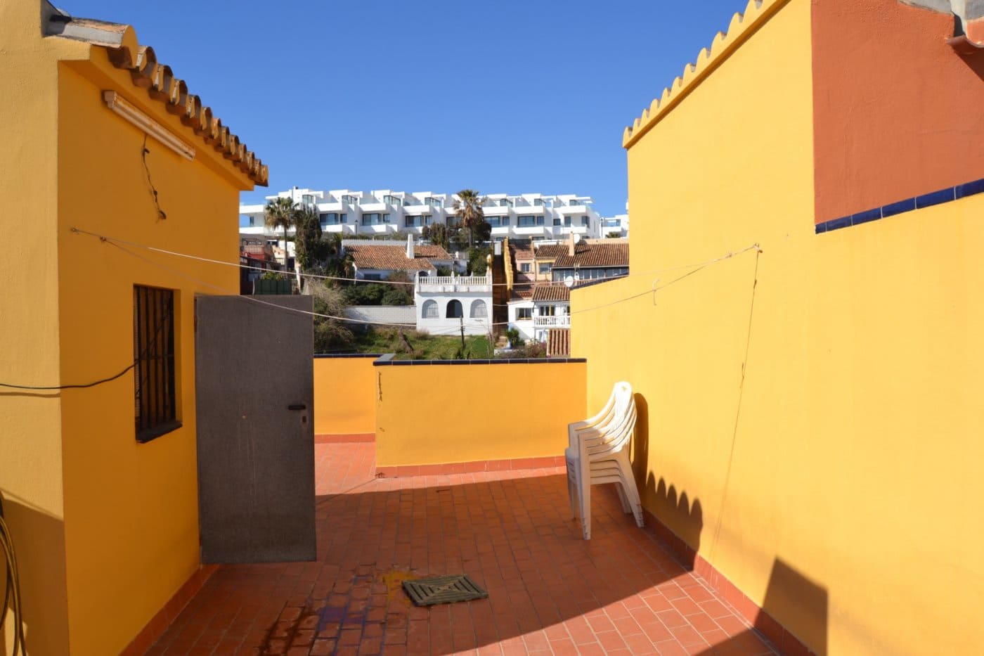 3 soveværelse Rækkehus til leje i Fuengirola med swimmingpool - € 1.850 (Ref: 6650282)