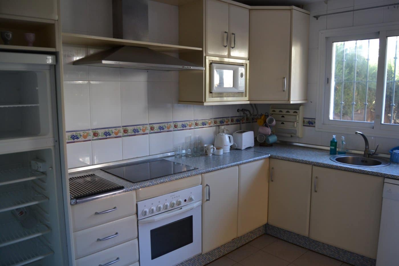 3 soveværelse Rækkehus til leje i Fuengirola med swimmingpool - € 1.850 (Ref: 6650282)