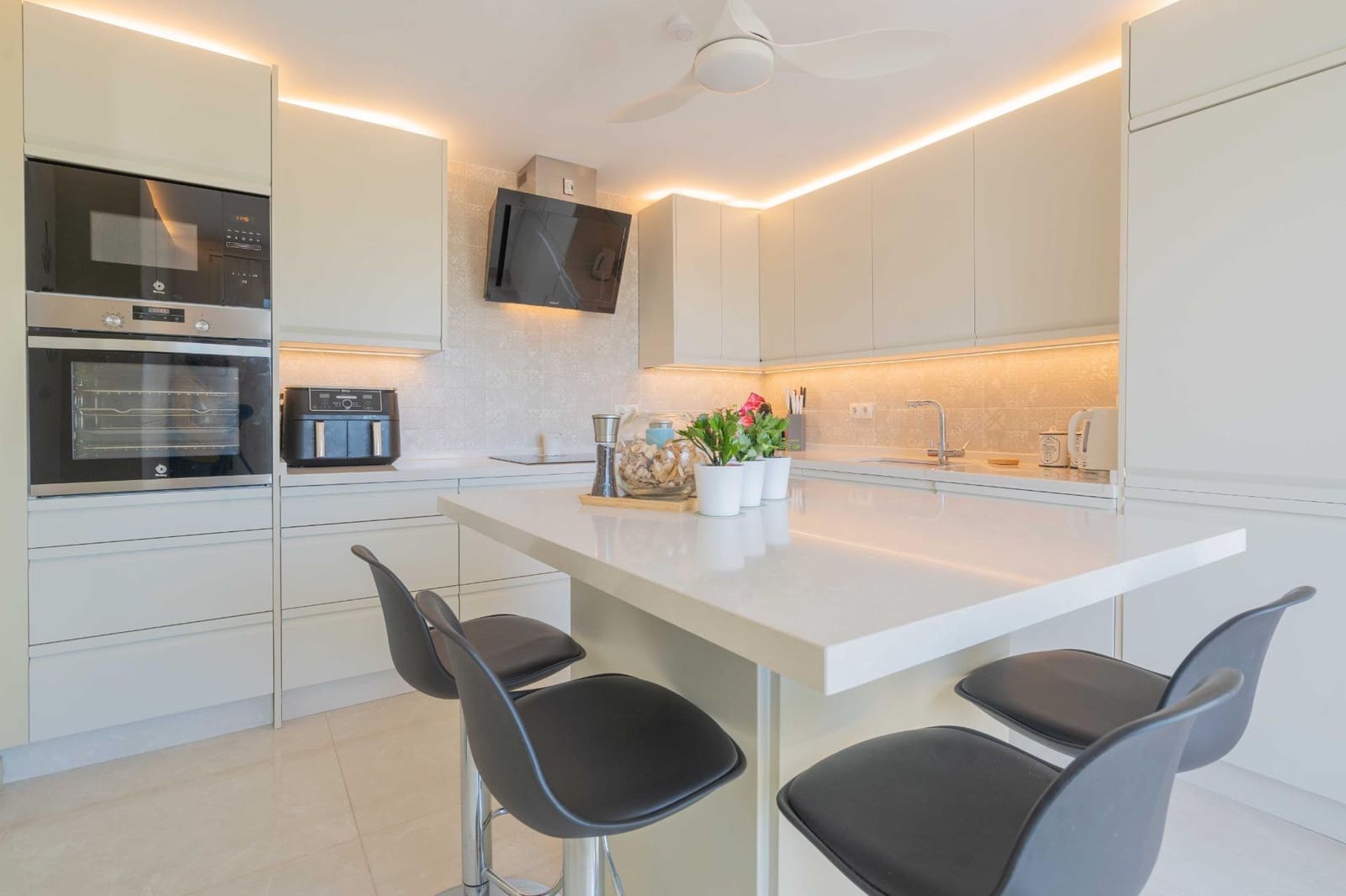 Chalet de 3 habitaciones en Mijas en venta con piscina garaje - 795.000 € (Ref: 8670474)