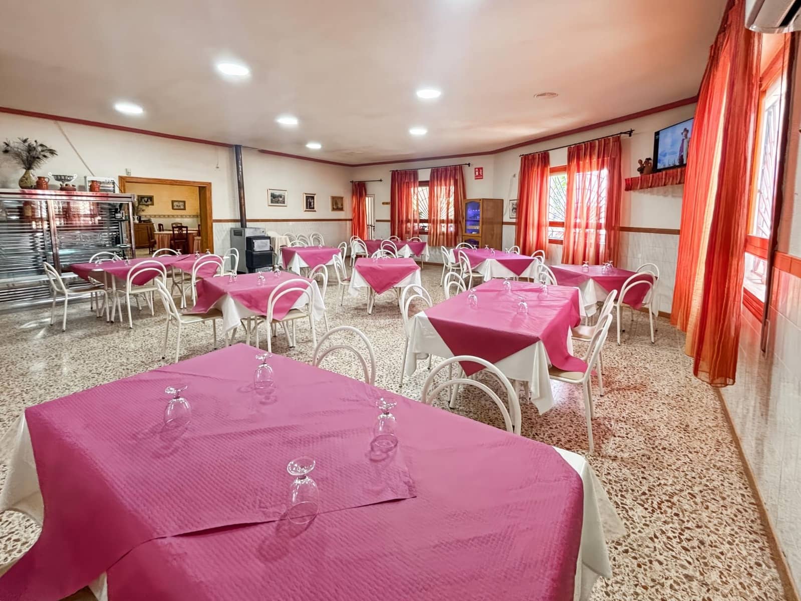 Local Comercial de 2 habitaciones en La Romana en alquiler - 2.000 € (Ref: 10111994)
