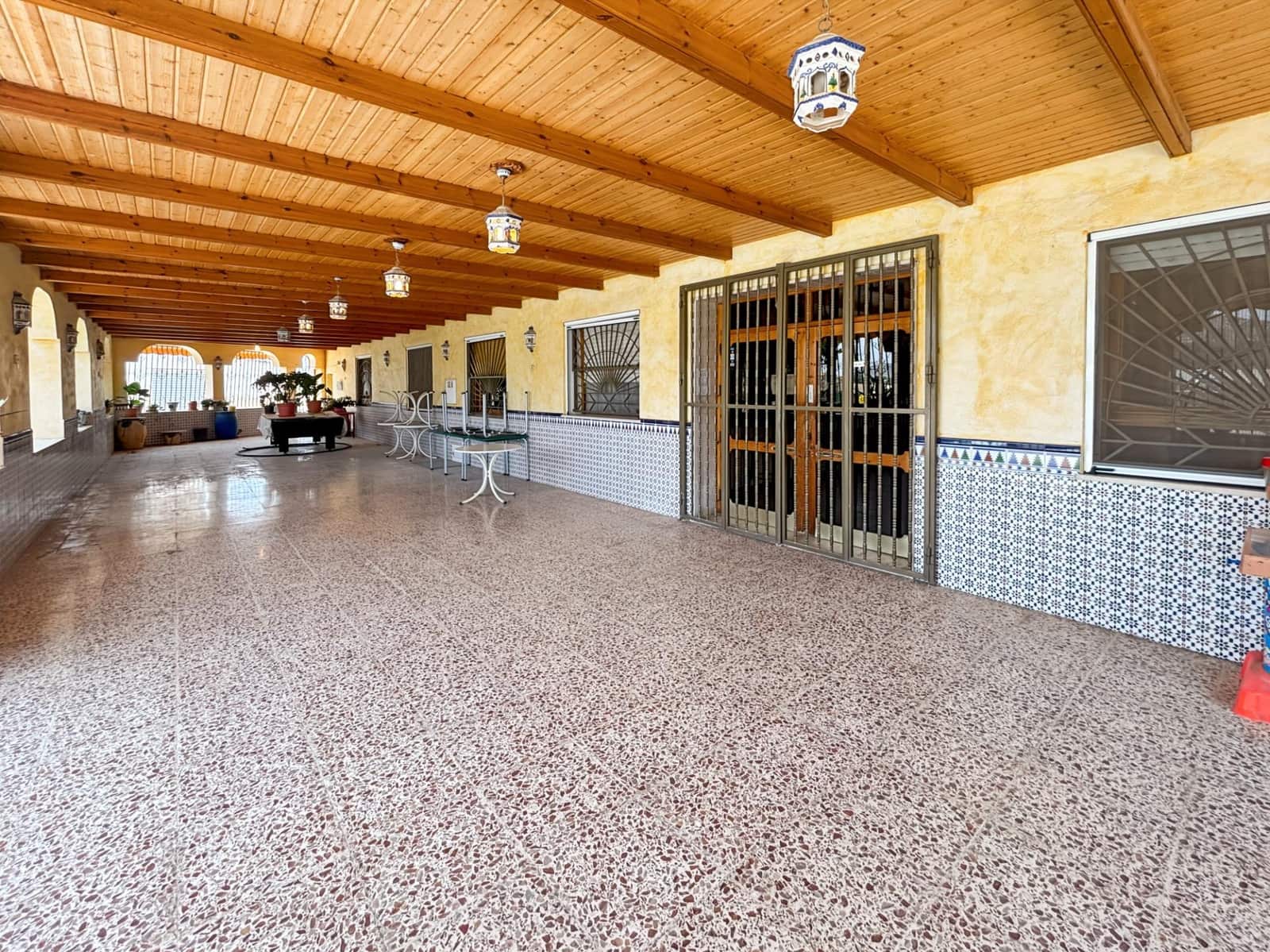 Local Comercial de 2 habitaciones en La Romana en alquiler - 2.000 € (Ref: 10111994)