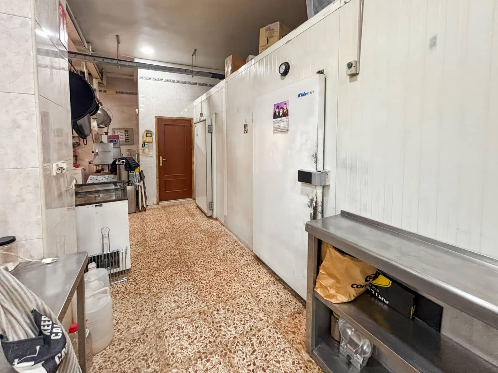 Local Comercial de 2 habitaciones en La Romana en alquiler - 2.000 € (Ref: 10111994)