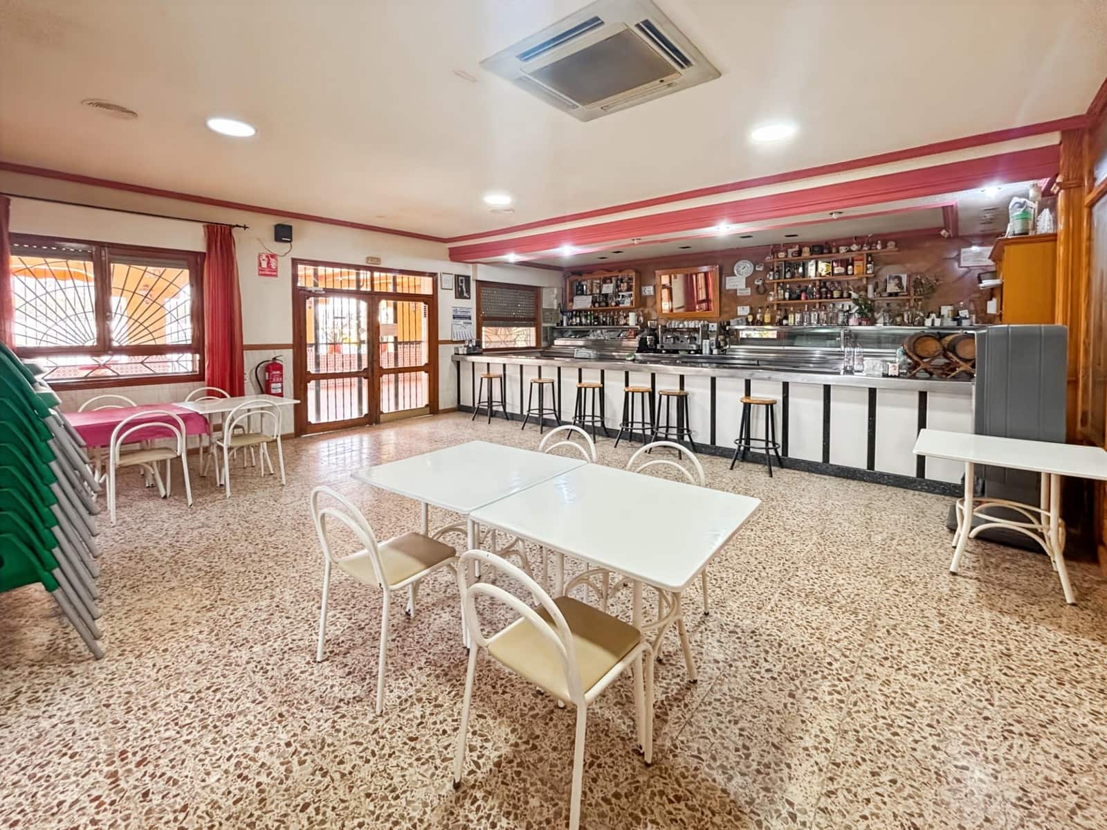 Local Comercial de 2 habitaciones en La Romana en alquiler - 2.000 € (Ref: 10111994)
