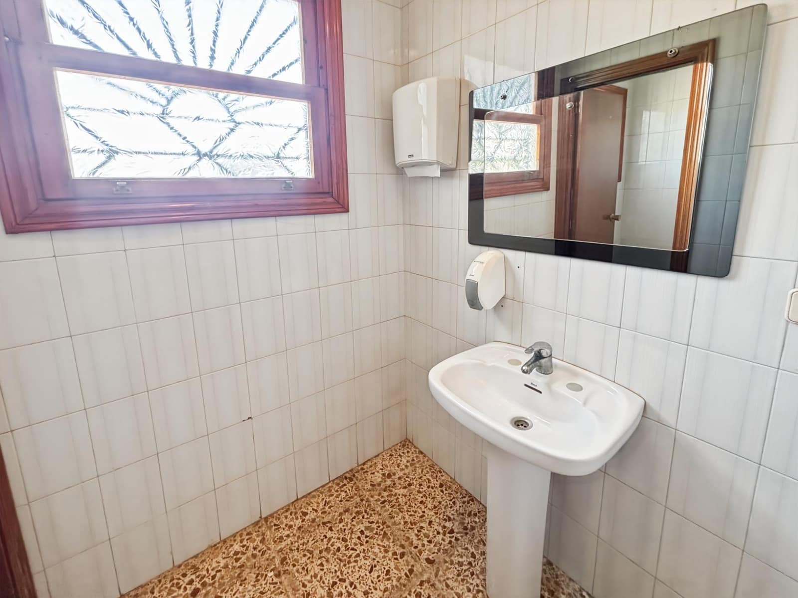 Local Comercial de 2 habitaciones en La Romana en alquiler - 2.000 € (Ref: 10111994)