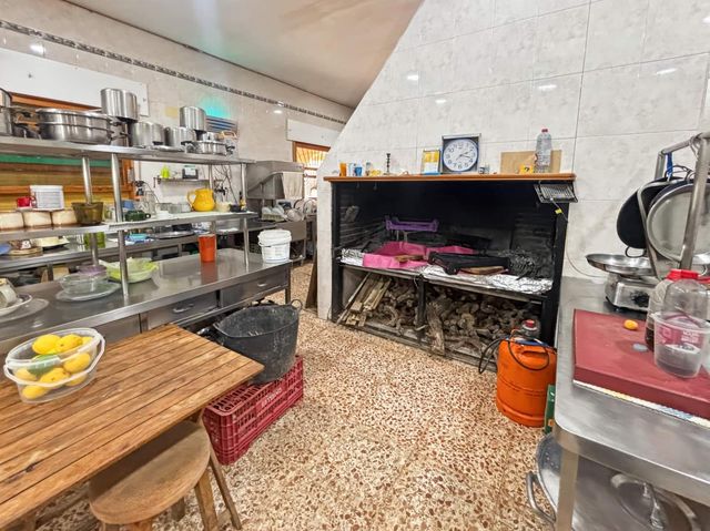 2 sovrum Kommersiell att hyra i La Romana - 2 000 € (Ref: 10111994)