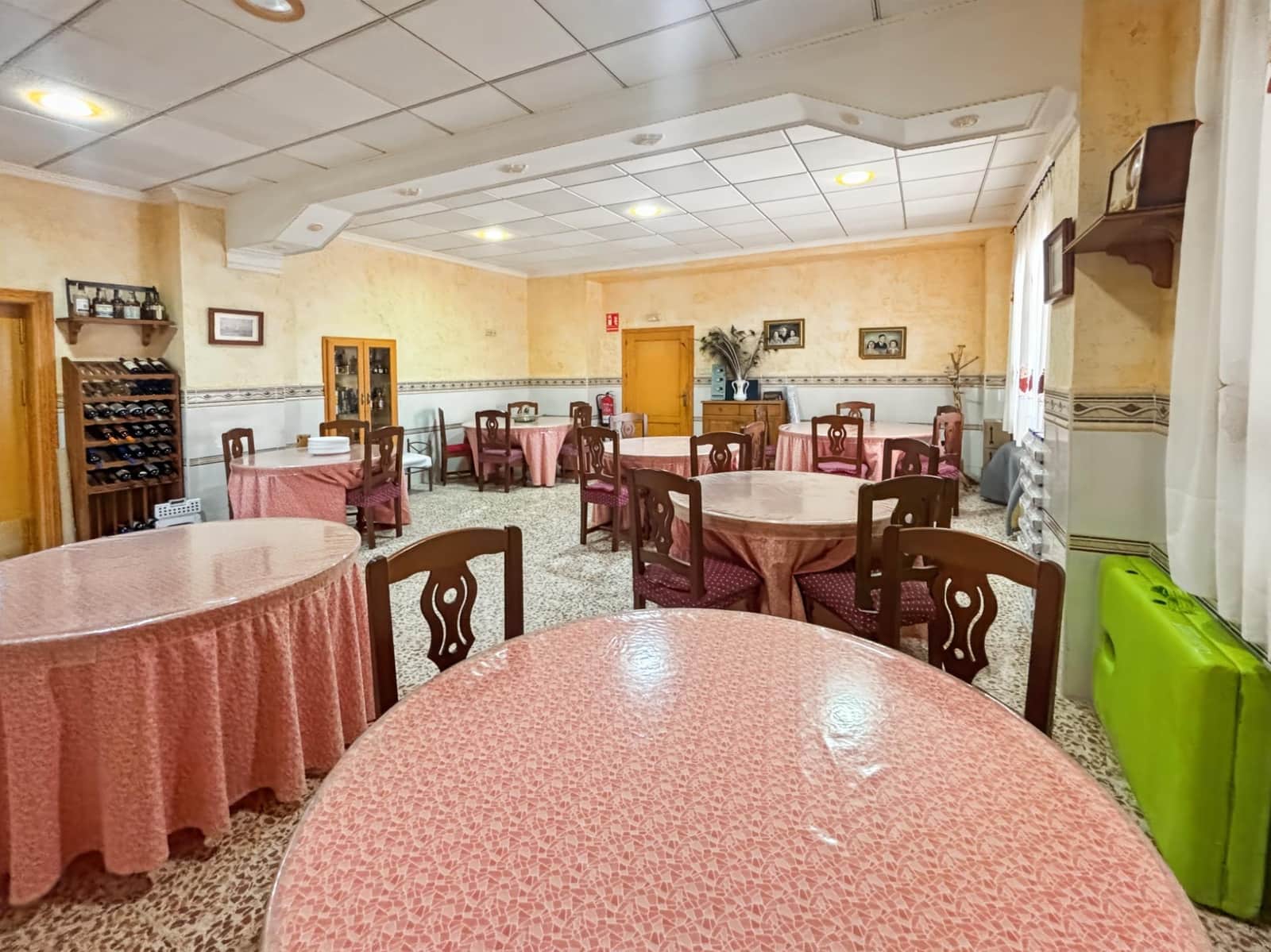 Local Comercial de 2 habitaciones en La Romana en alquiler - 2.000 € (Ref: 10111994)