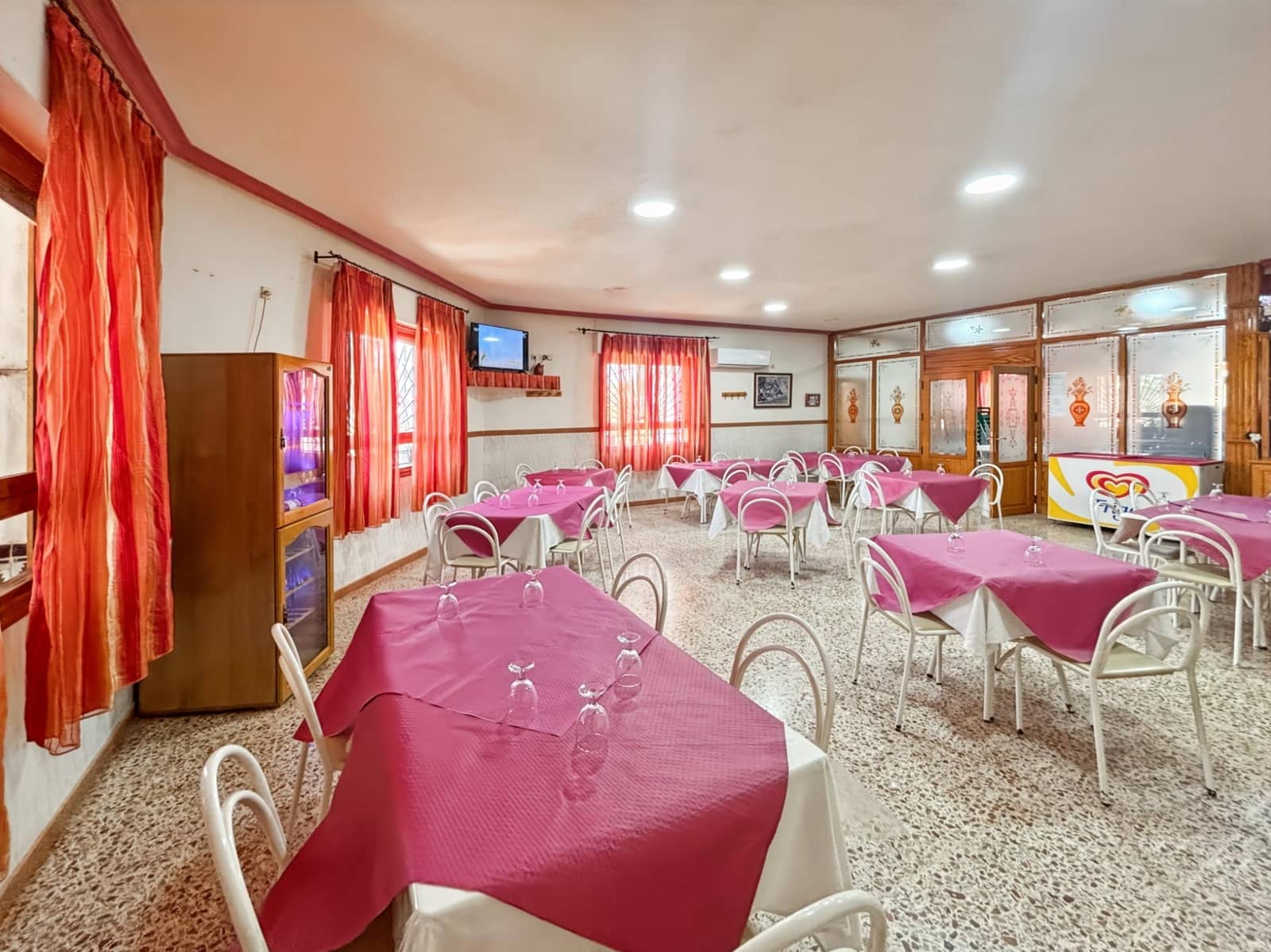 Local Comercial de 2 habitaciones en La Romana en alquiler - 2.000 € (Ref: 10111994)