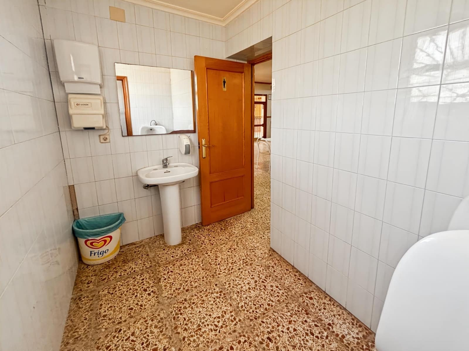Local Comercial de 2 habitaciones en La Romana en alquiler - 2.000 € (Ref: 10111994)