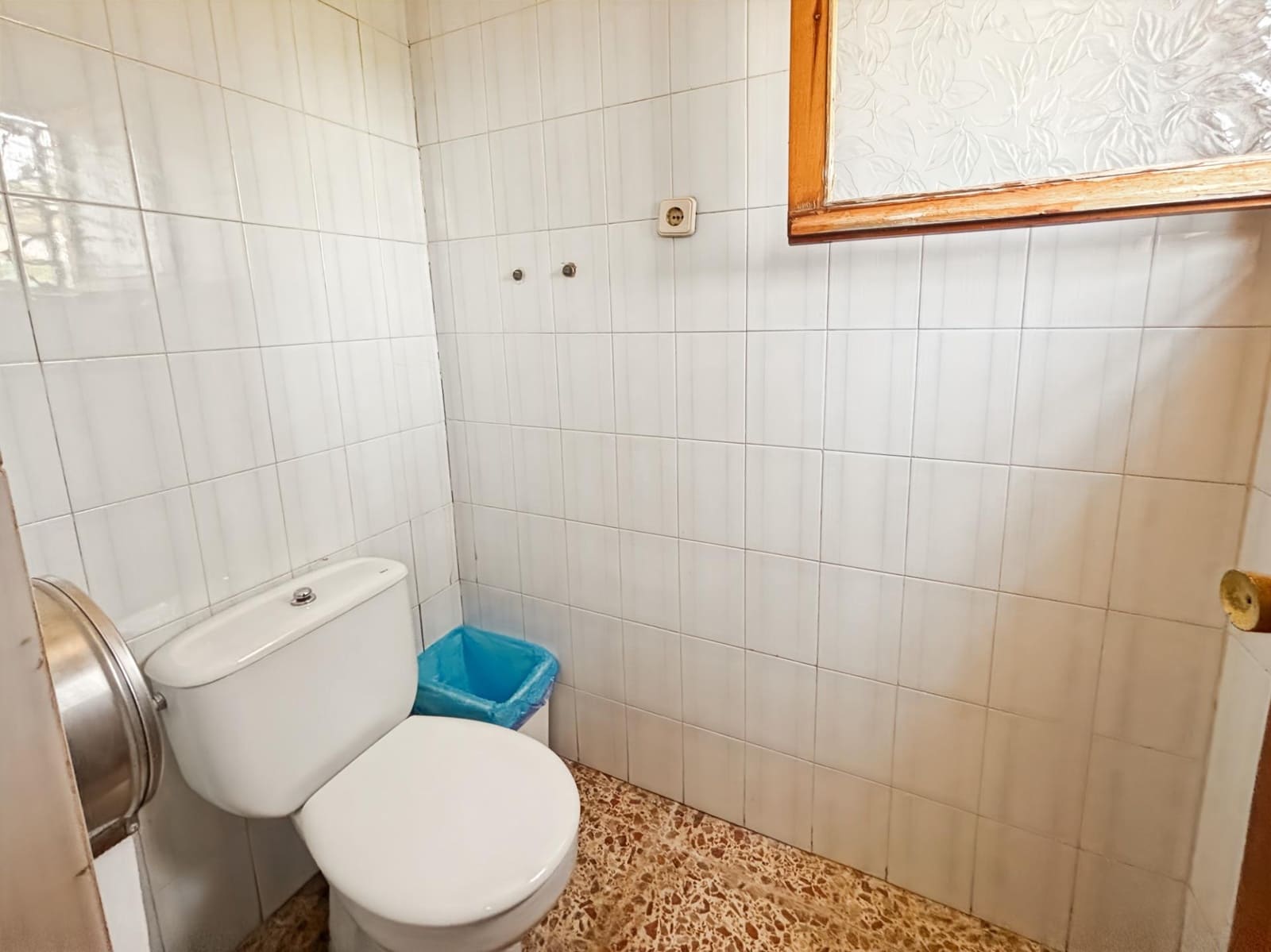 Local Comercial de 2 habitaciones en La Romana en alquiler - 2.000 € (Ref: 10111994)