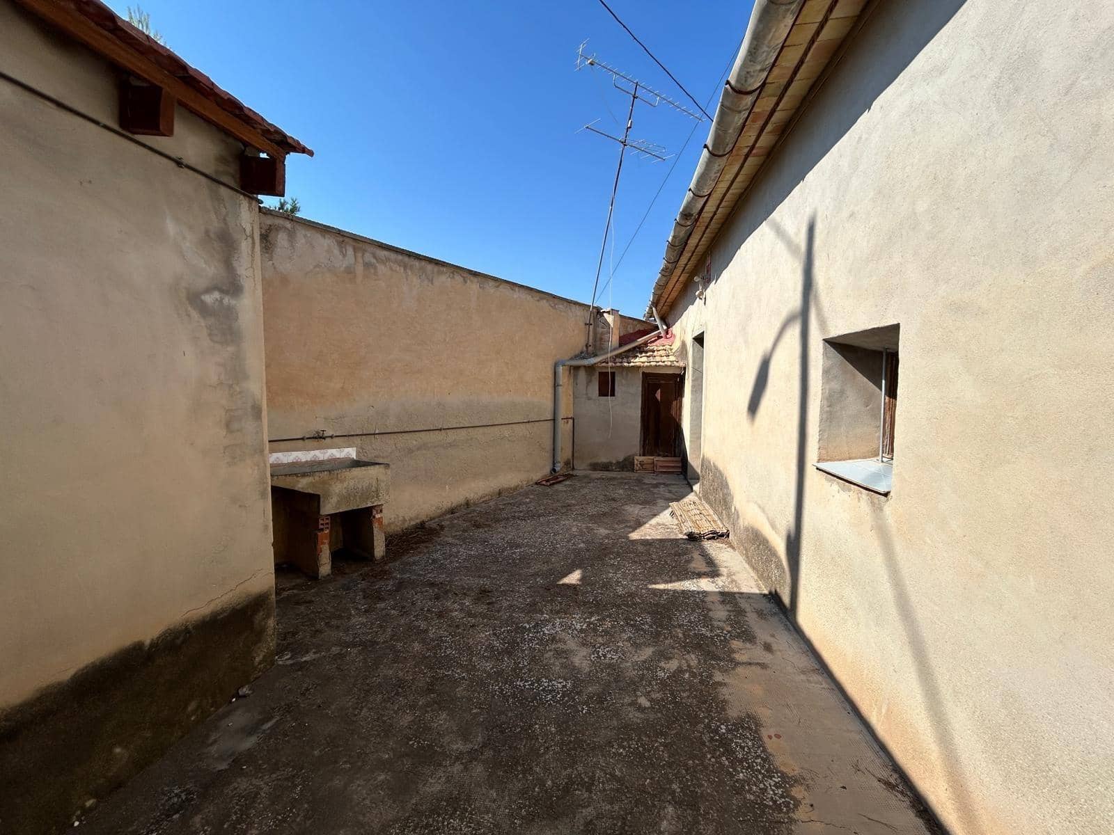 4 bedroom Villa for sale in Monovar / Monover - € 133,000 (Ref: 10111997)