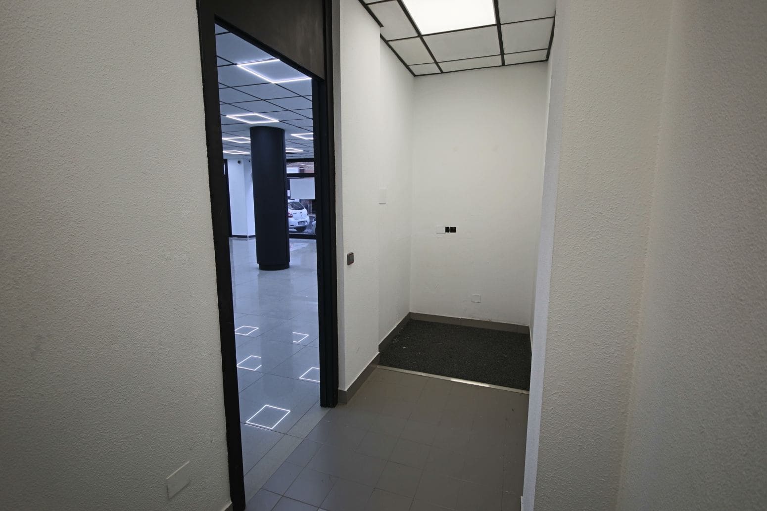 Commercial for rent in Alicante / Alacant city - € 1,900 (Ref: 10112001)