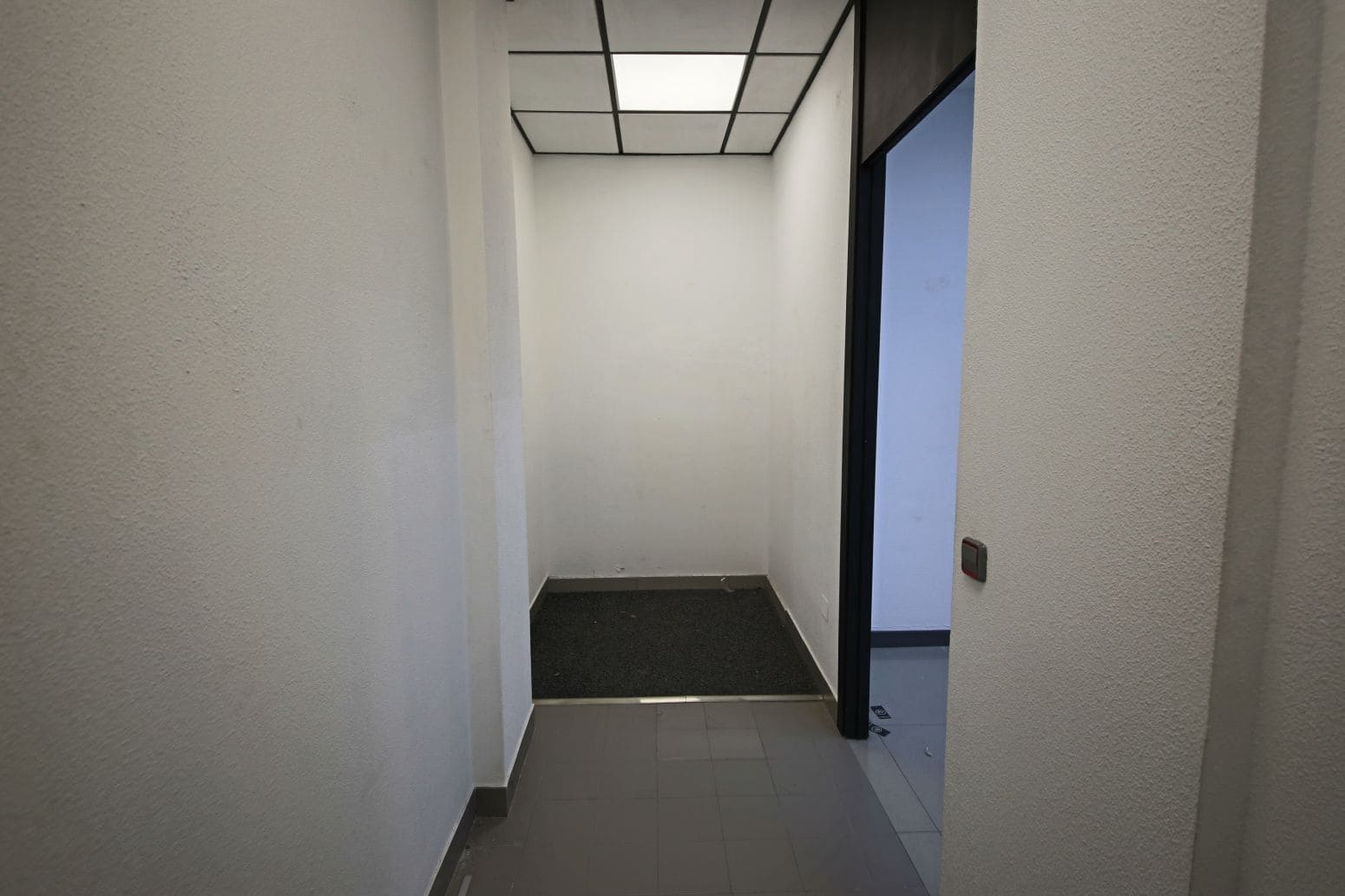 Commercial for rent in Alicante / Alacant city - € 1,900 (Ref: 10112001)