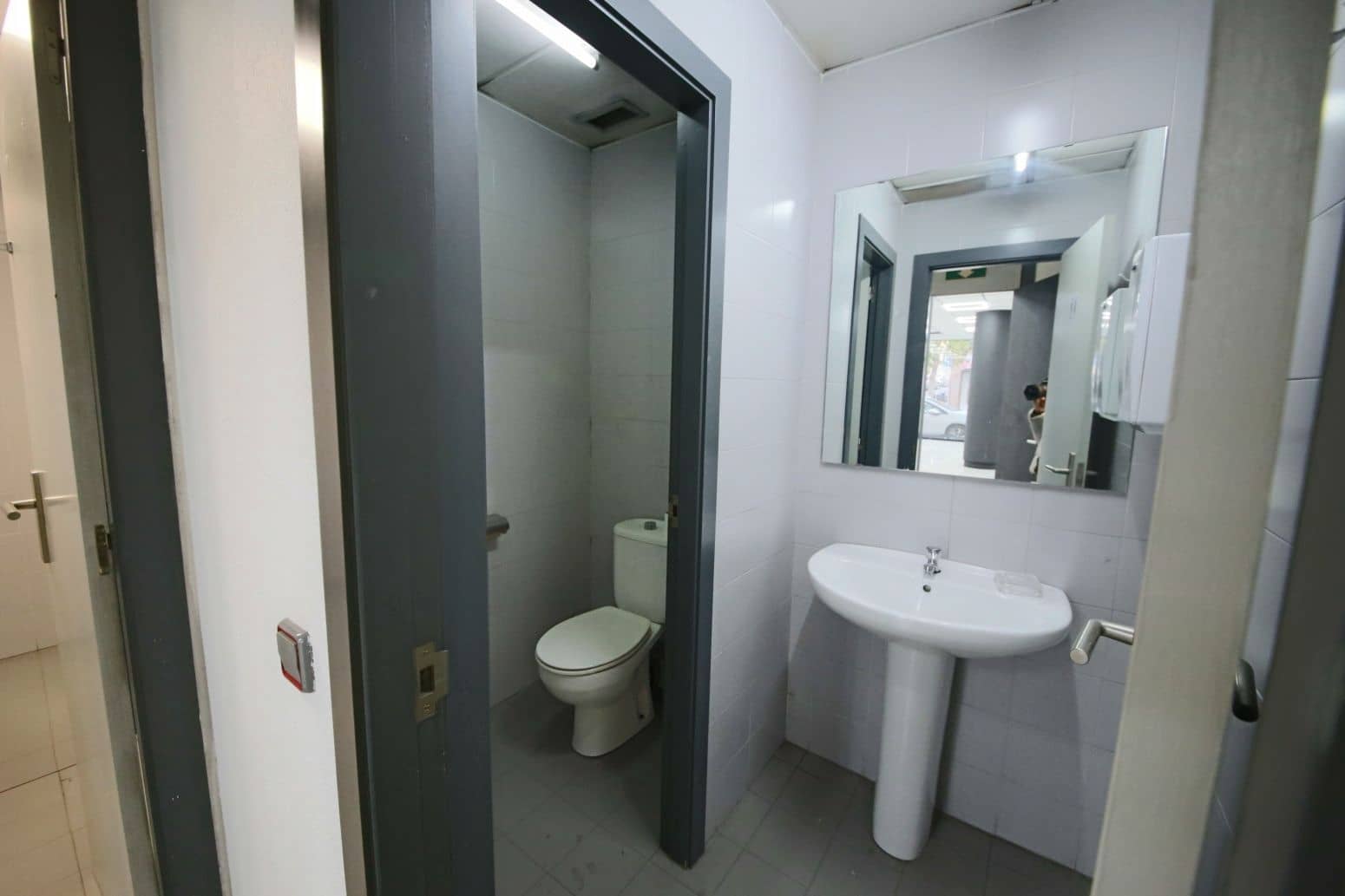 Commercial for rent in Alicante / Alacant city - € 1,900 (Ref: 10112001)
