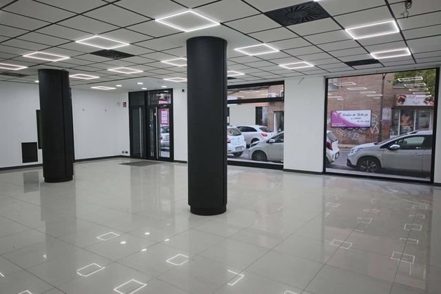 Commercial for rent in San Blas, Alicante / Alacant city - € 1,900 (Ref: 10112001)