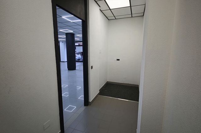 Commercial for rent in San Blas, Alicante / Alacant city - € 1,900 (Ref: 10112001)