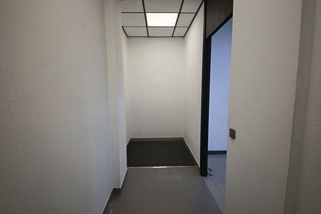 Commercial for rent in San Blas, Alicante / Alacant city - € 1,900 (Ref: 10112001)