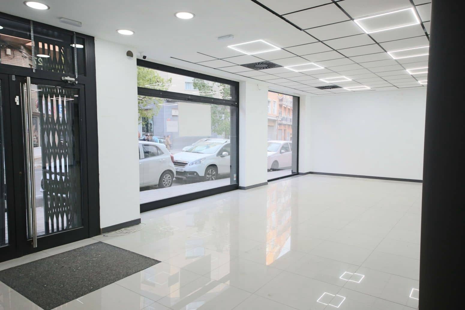 Commercial for rent in Alicante / Alacant city - € 1,900 (Ref: 10112001)