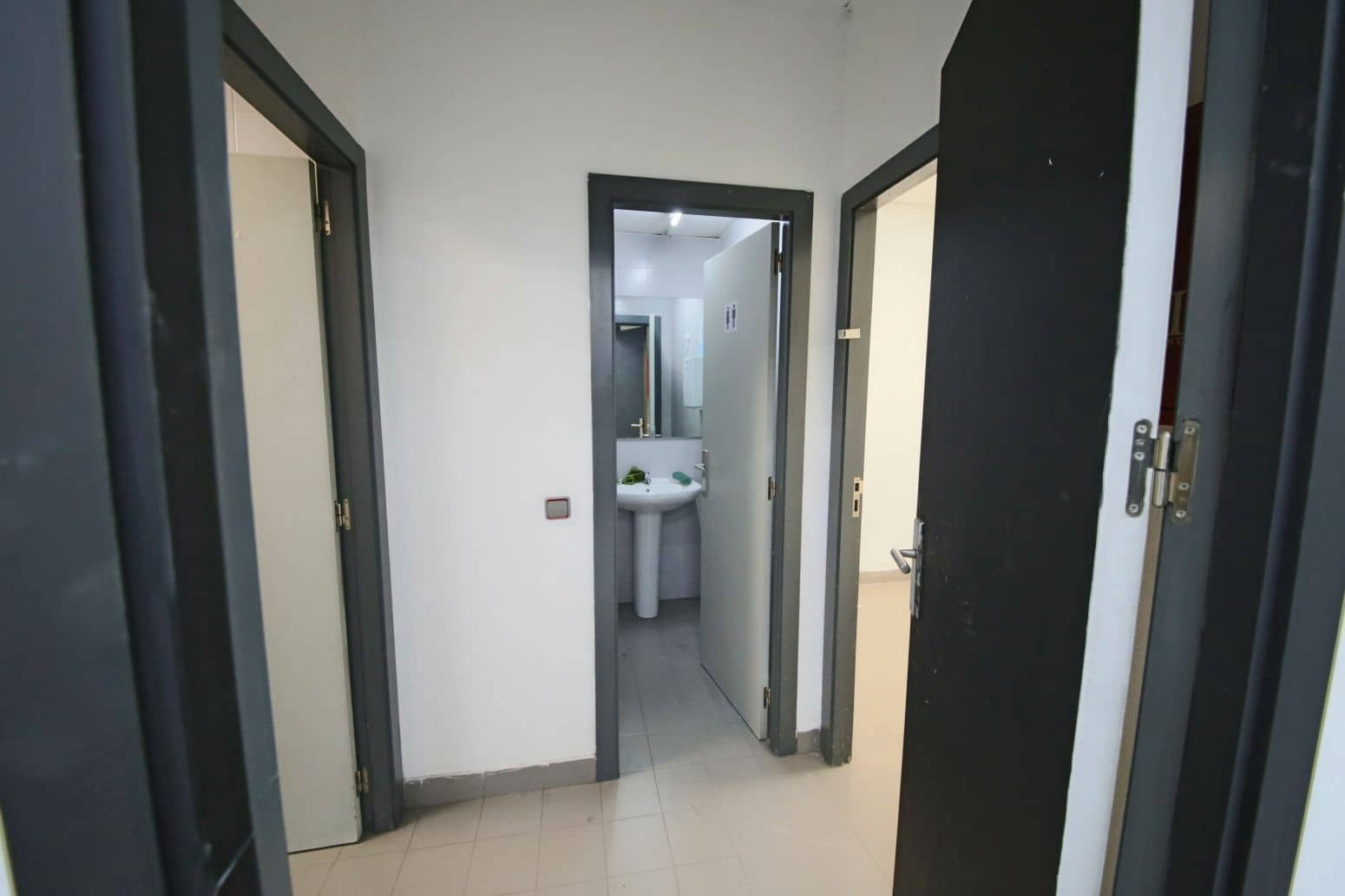 Commercial for rent in Alicante / Alacant city - € 1,900 (Ref: 10112001)