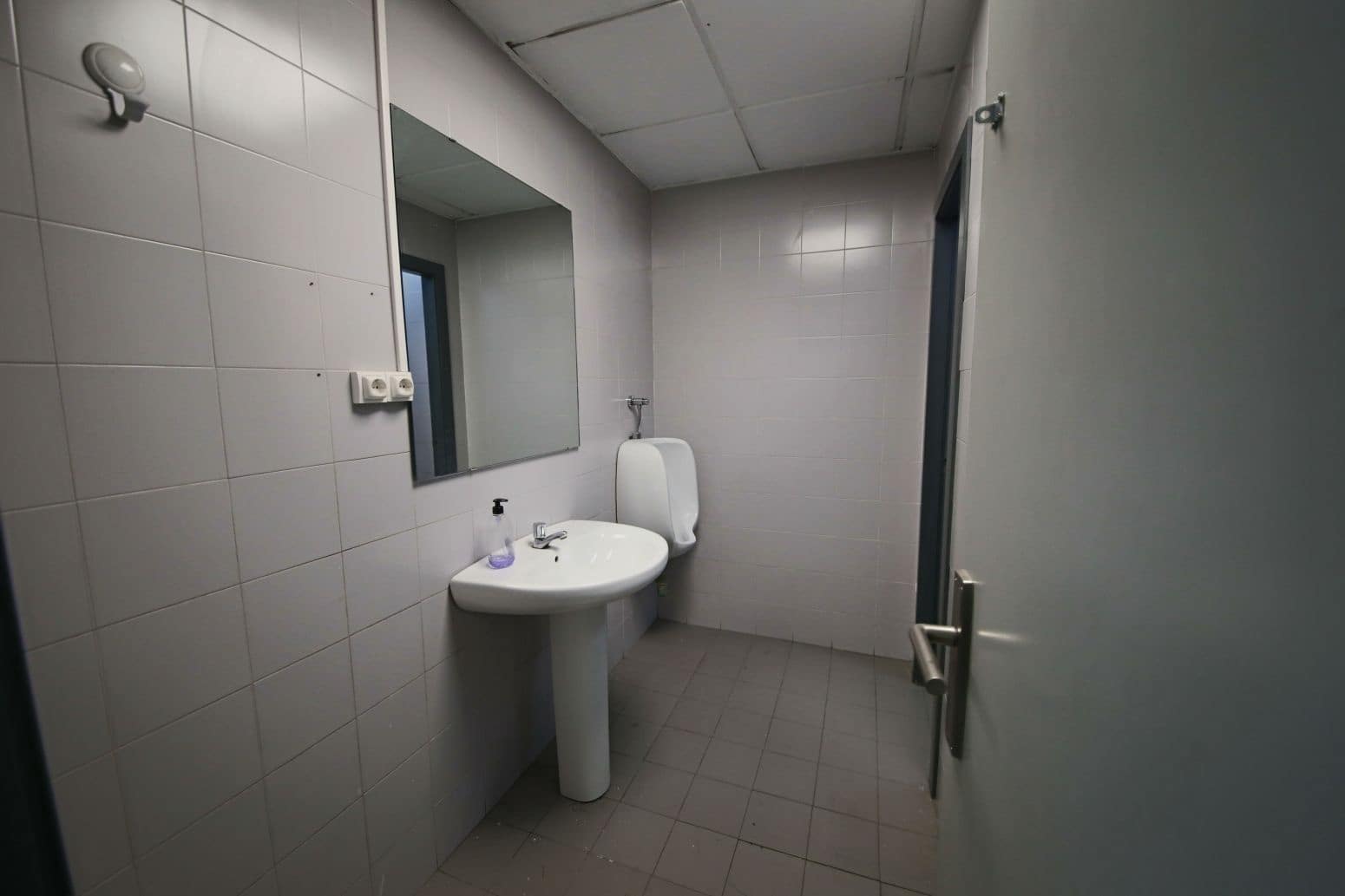 Commercial for rent in Alicante / Alacant city - € 1,900 (Ref: 10112001)