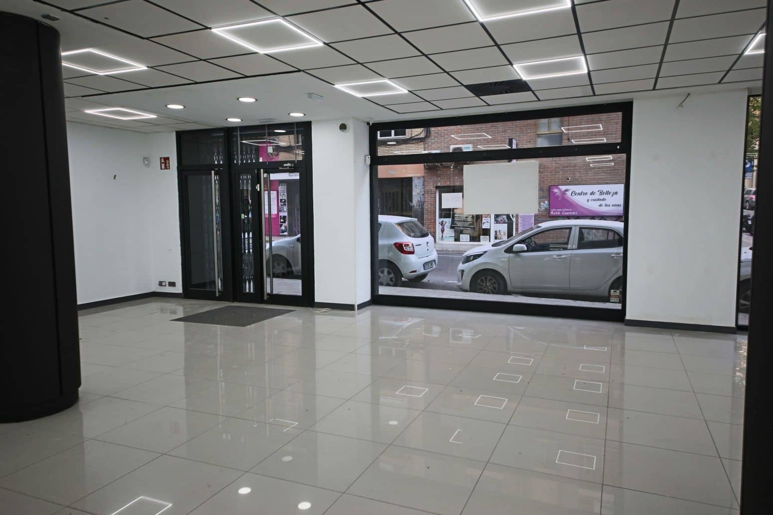 Commercial for rent in Alicante / Alacant city - € 1,900 (Ref: 10112001)