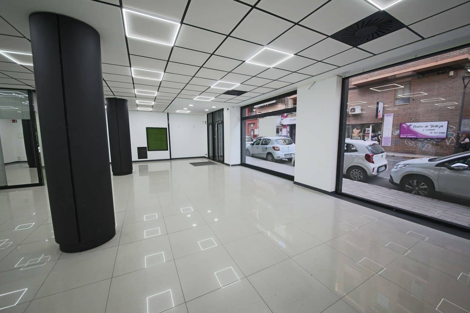 Commercial for rent in Alicante / Alacant city - € 1,900 (Ref: 10112001)