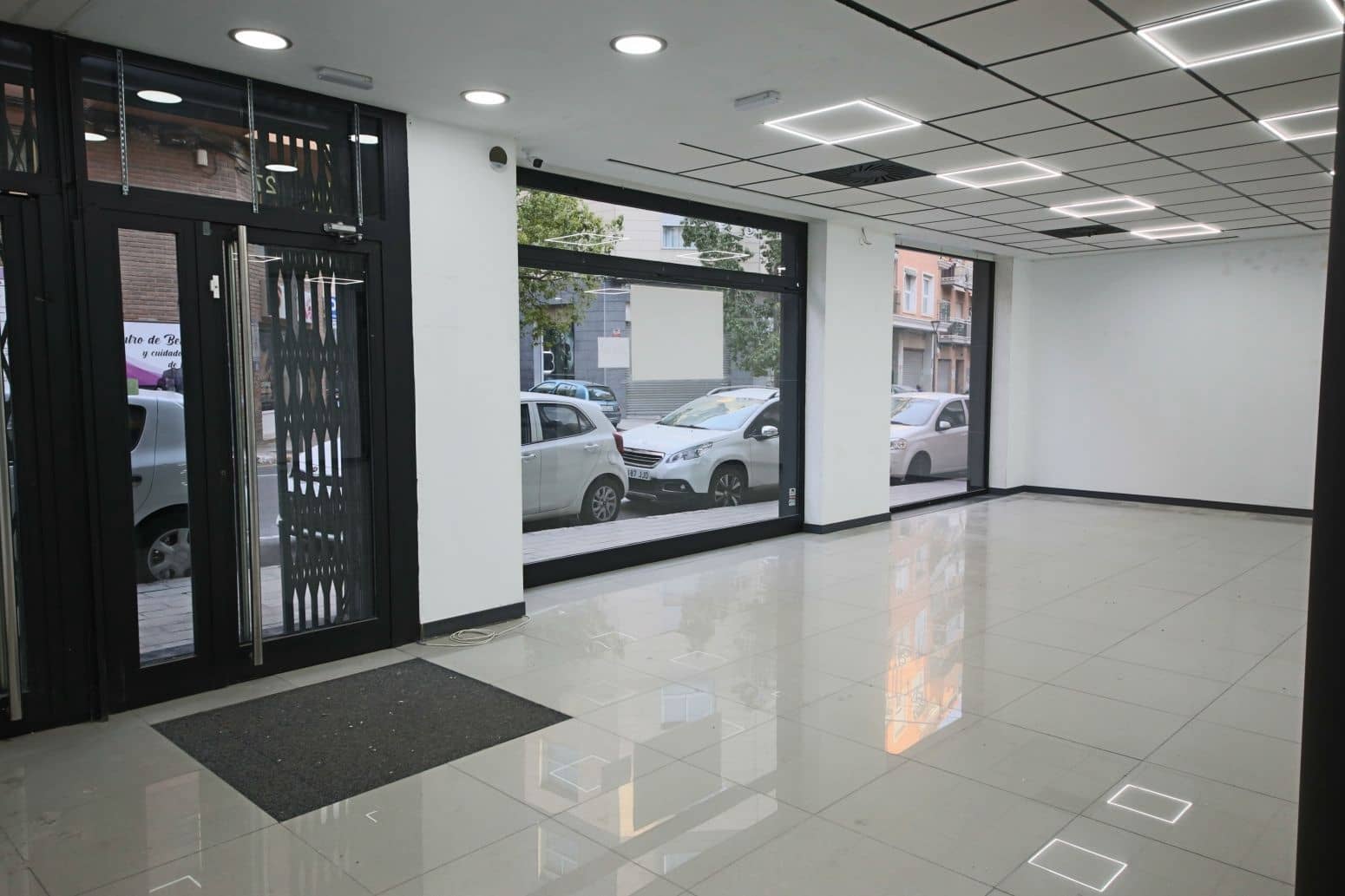 Commercial for rent in Alicante / Alacant city - € 1,900 (Ref: 10112001)