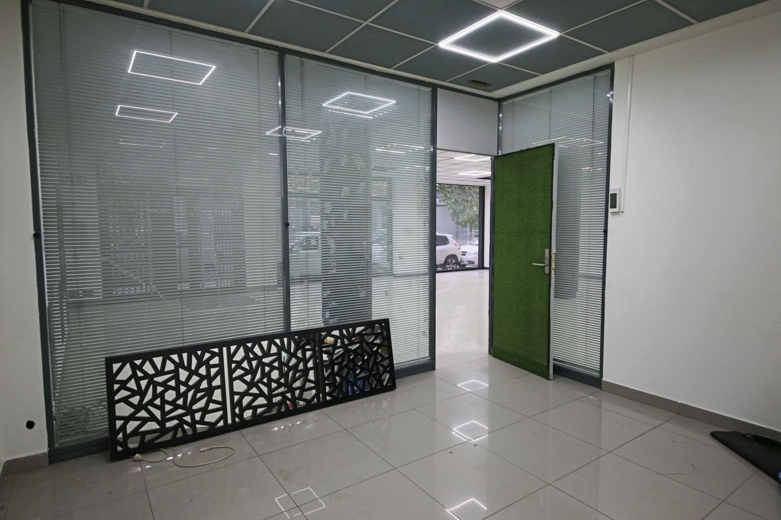 Commercial for rent in Alicante / Alacant city - € 1,900 (Ref: 10112001)