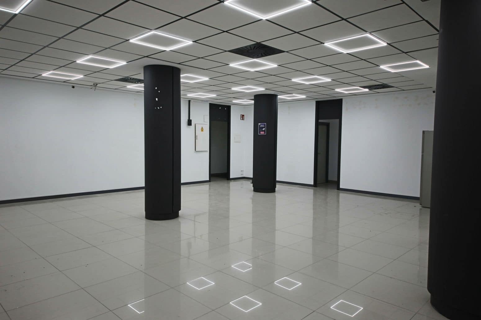 Commercial for rent in Alicante / Alacant city - € 1,900 (Ref: 10112001)