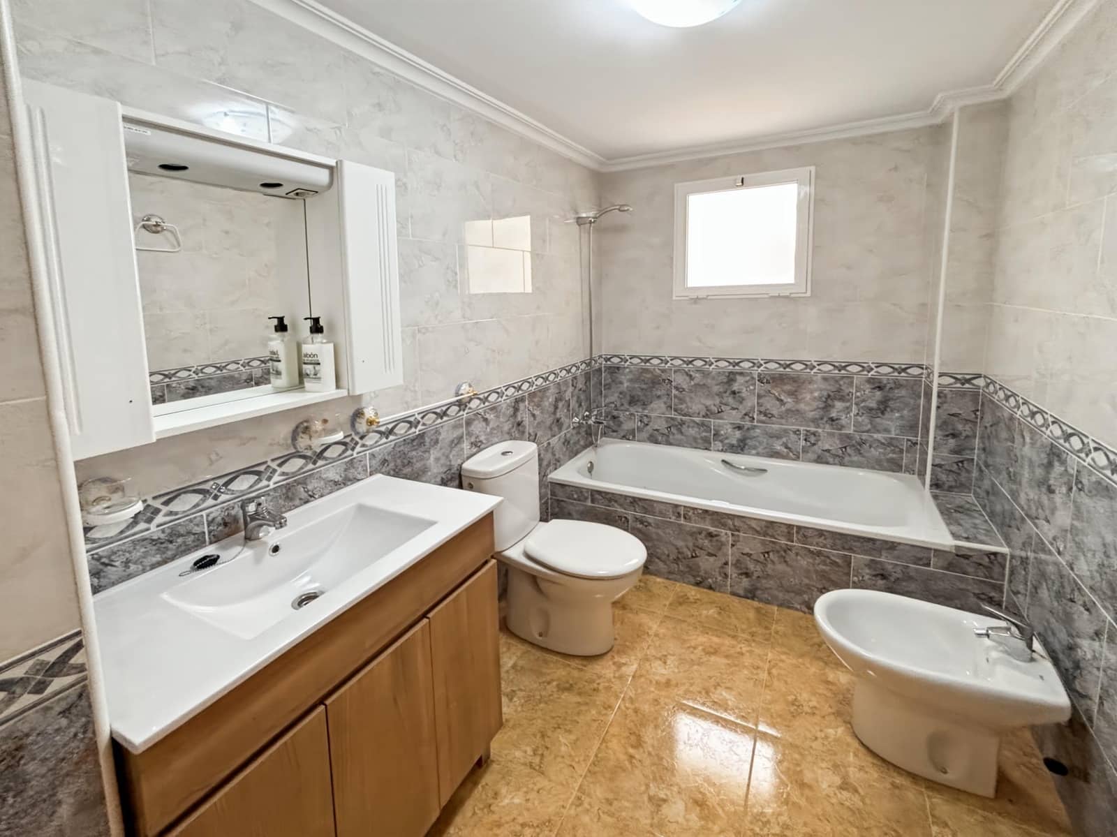 4 chambre Appartement à vendre à Pinoso avec garage - 127 900 € (Ref: 10112002)