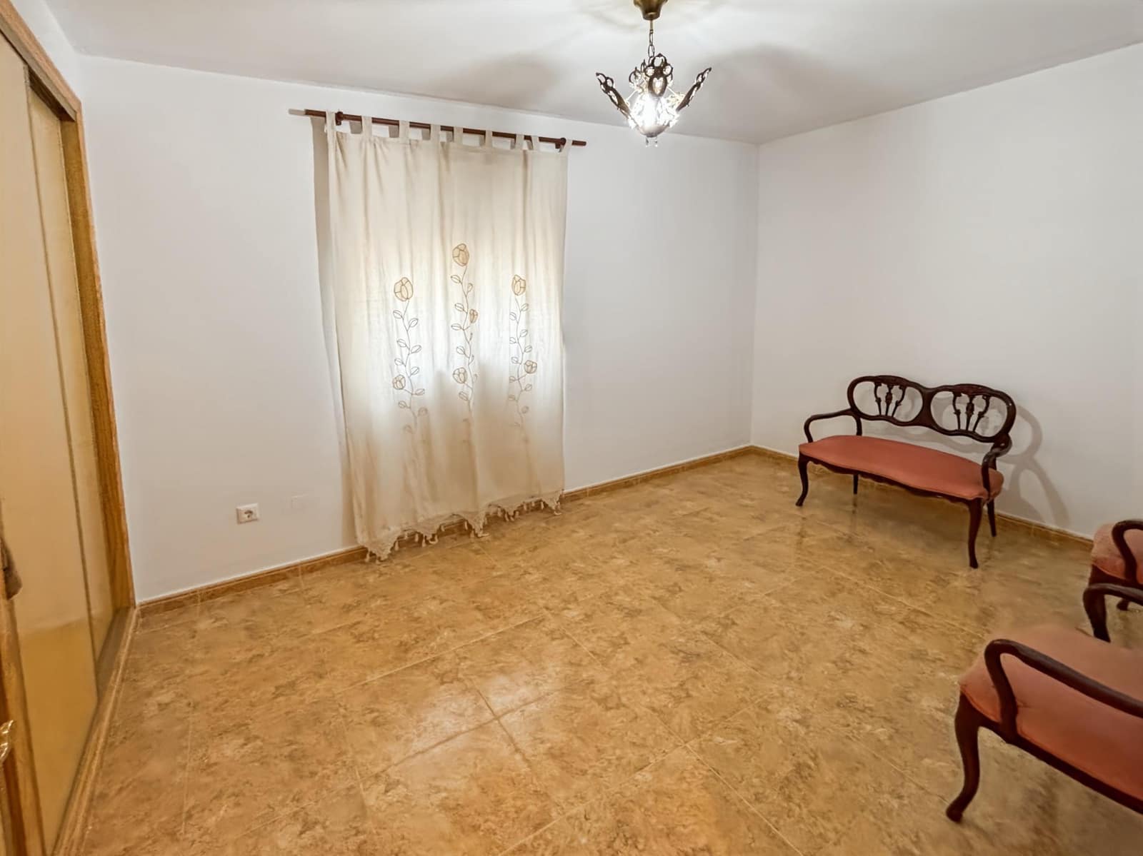 4 chambre Appartement à vendre à Pinoso avec garage - 127 900 € (Ref: 10112002)