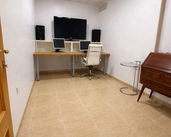 Bedrijf te koop in Catral met garage - € 390.000 (Ref: 10112003)