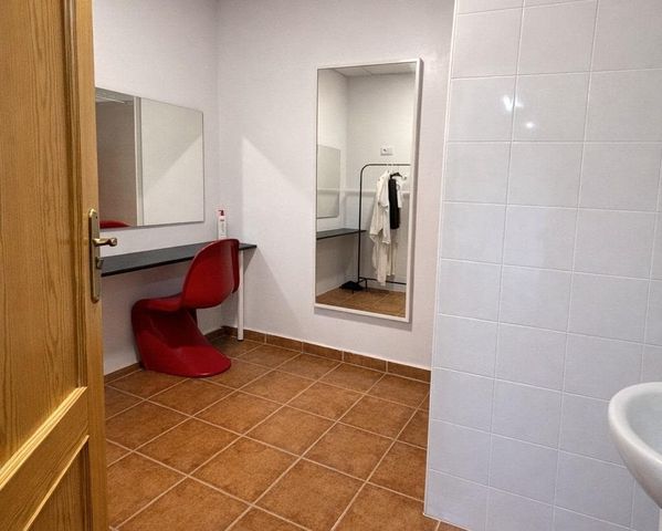 Bedrijf te koop in Catral met garage - € 390.000 (Ref: 10112003)