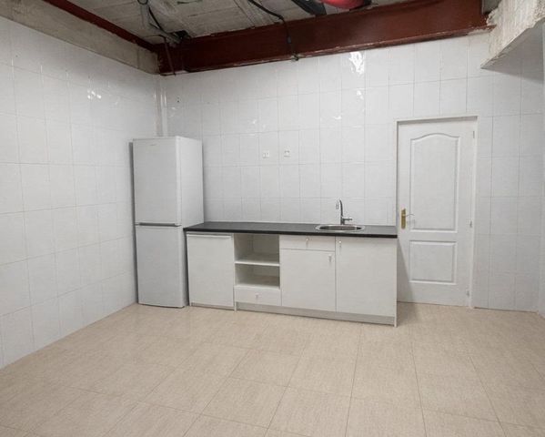 Bedrijf te koop in Catral met garage - € 390.000 (Ref: 10112003)