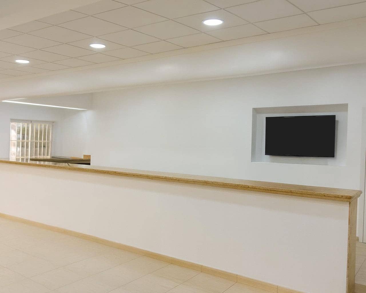 Bedrijf te koop in Catral met garage - € 390.000 (Ref: 10112003)