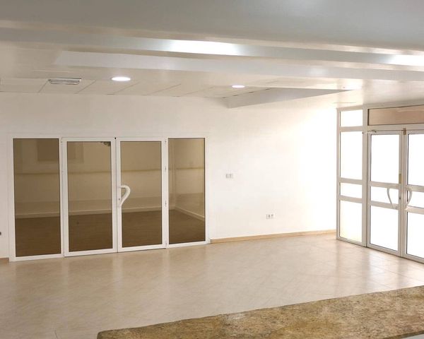Bedrijf te koop in Catral met garage - € 390.000 (Ref: 10112003)
