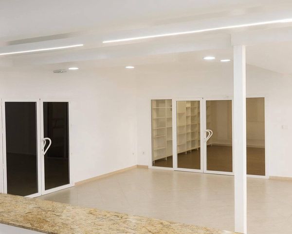 Bedrijf te koop in Catral met garage - € 390.000 (Ref: 10112003)
