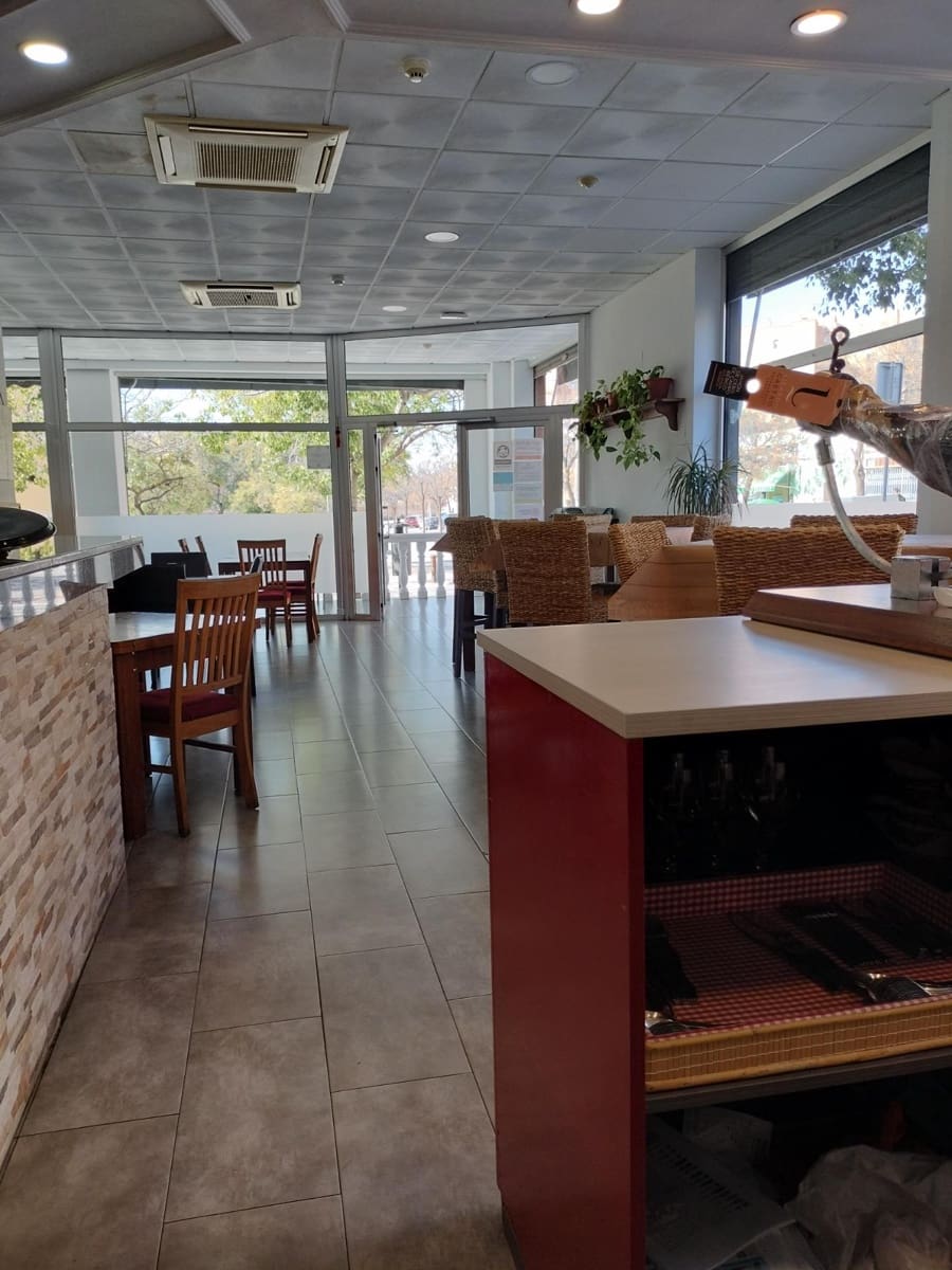 1 bedroom Commercial for rent in Alicante / Alacant city - € 850 (Ref: 10112010)