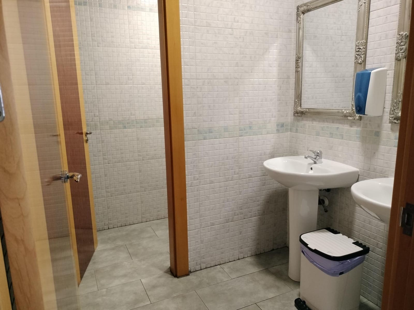 1 bedroom Commercial for rent in Alicante / Alacant city - € 850 (Ref: 10112010)