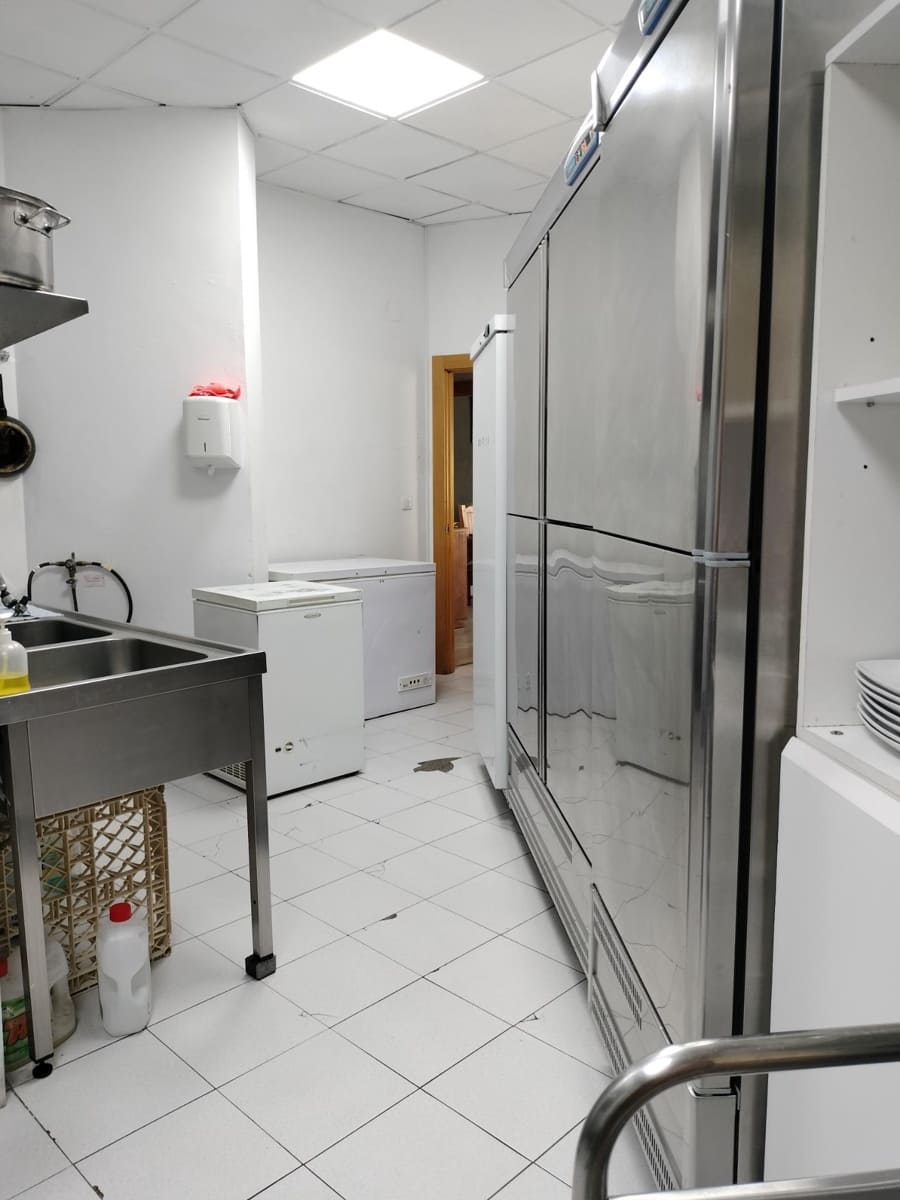 1 bedroom Commercial for rent in Alicante / Alacant city - € 850 (Ref: 10112010)